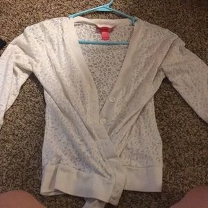 Light sweater. Mid sleeve